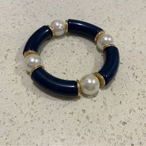 Navy & pearl bracelet